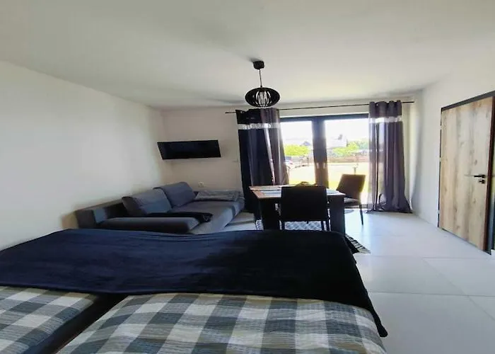 For 3 People, Lägenhet *