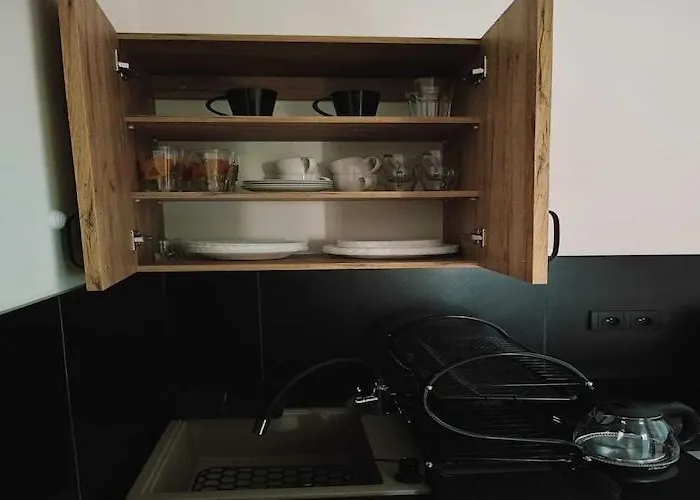 For 3 People, Lägenhet *